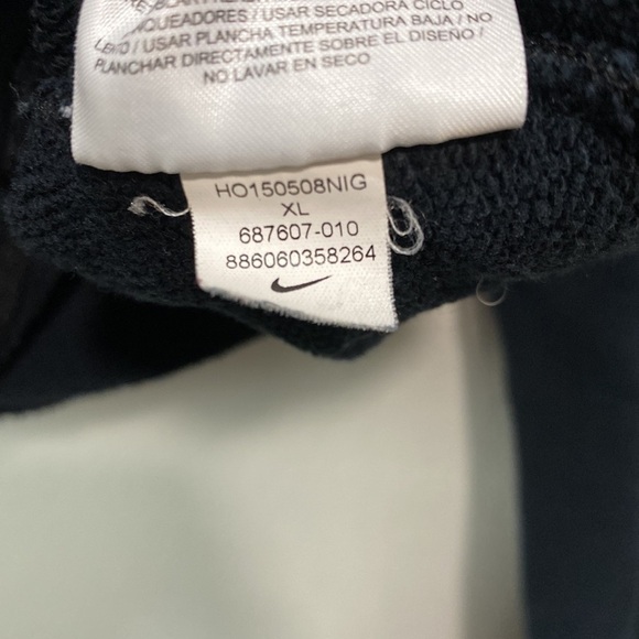 NIKE WOMEN'S RU TECH FLEECE CROPPED CREW
BLACK - Picture 6 of 10